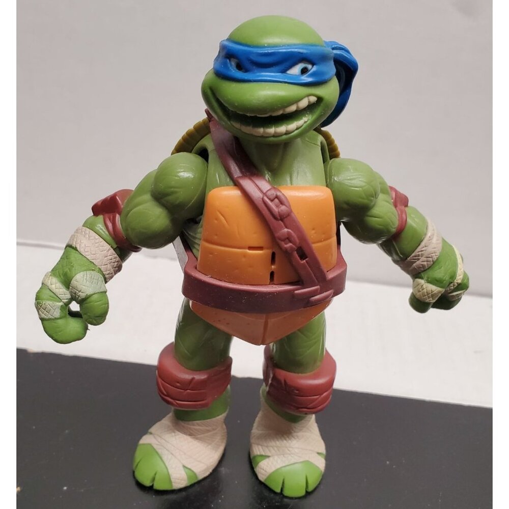 2012 Viacom Ninja Turtles Leonardo Action Figure With Blue Bandana
